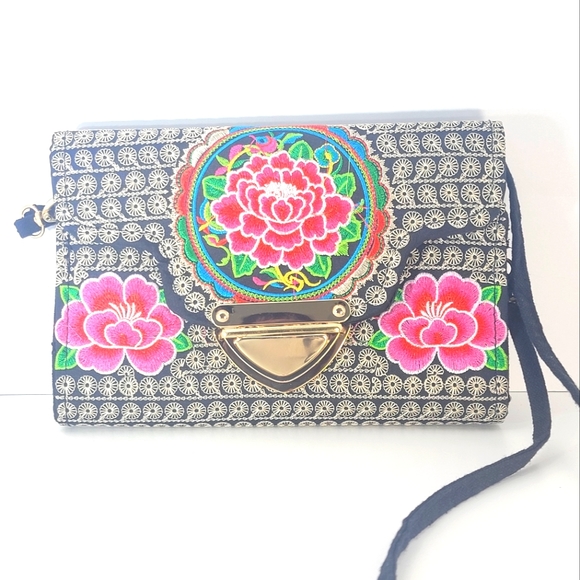 Vibrant Embroidered Lotus Flower Purse With Chunky Buckle Clasp - Picture 13 of 13